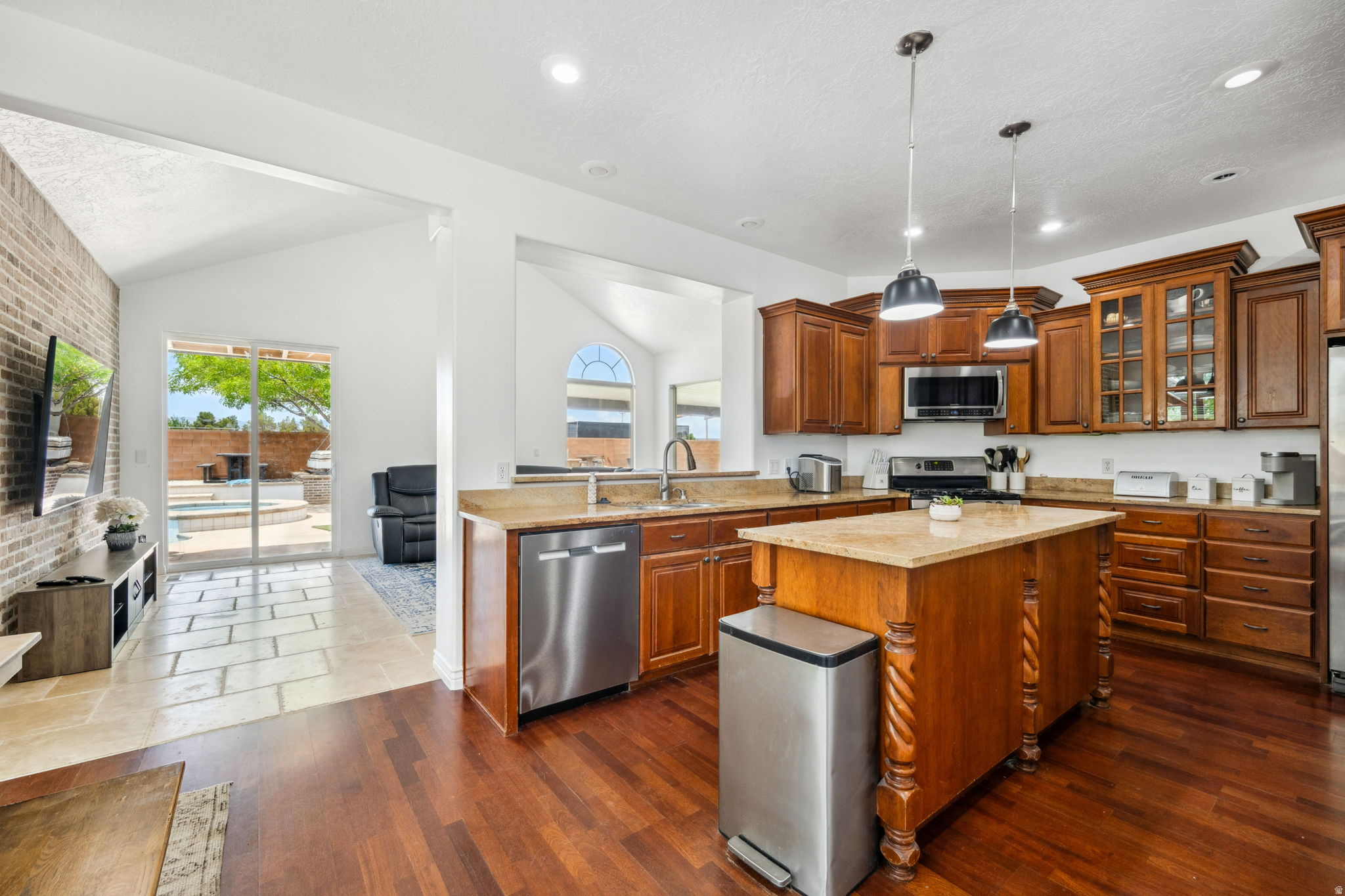 SAGE HOLLOW - Residential