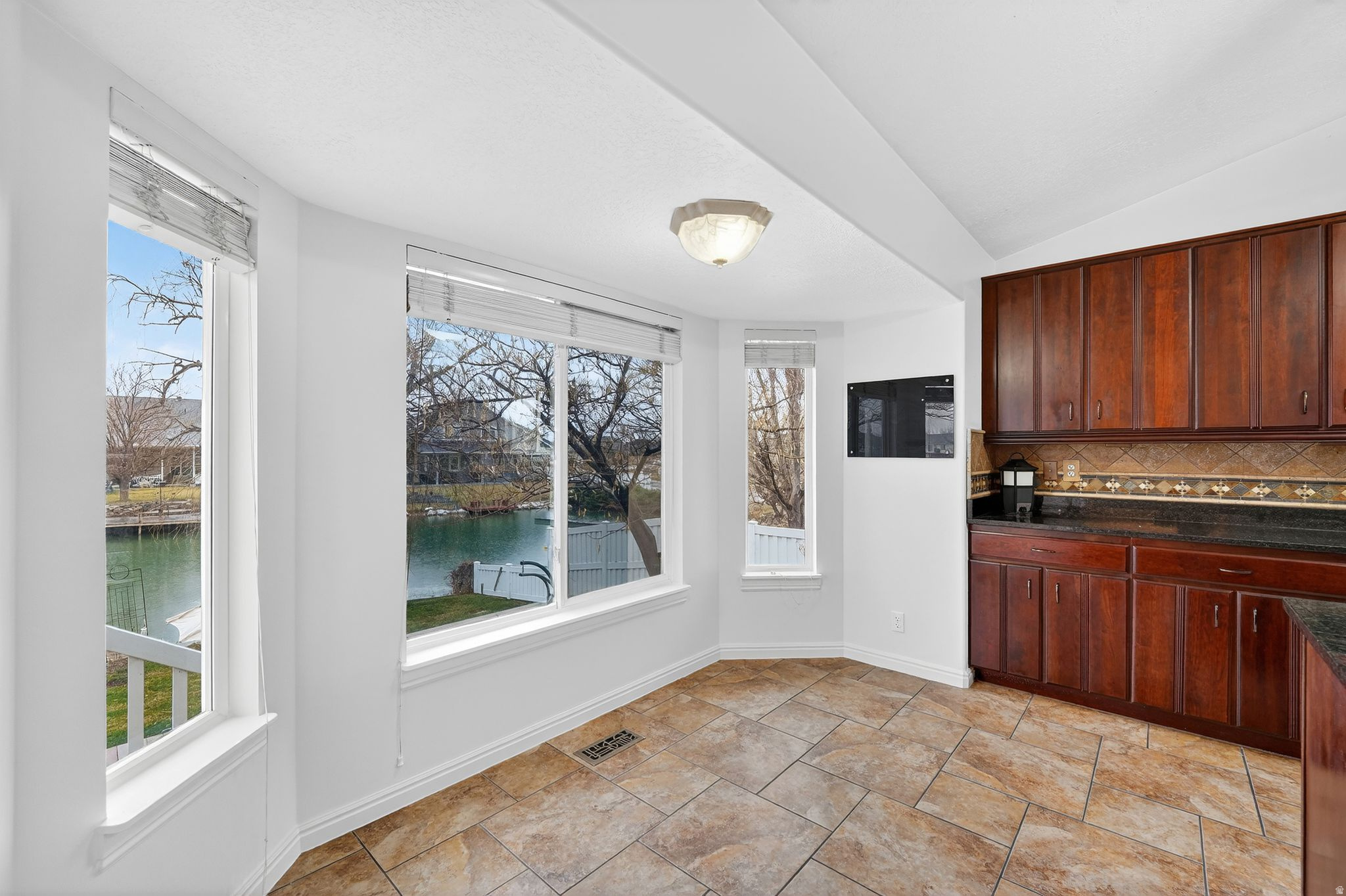 CAPTAINS ISLAND - Residential