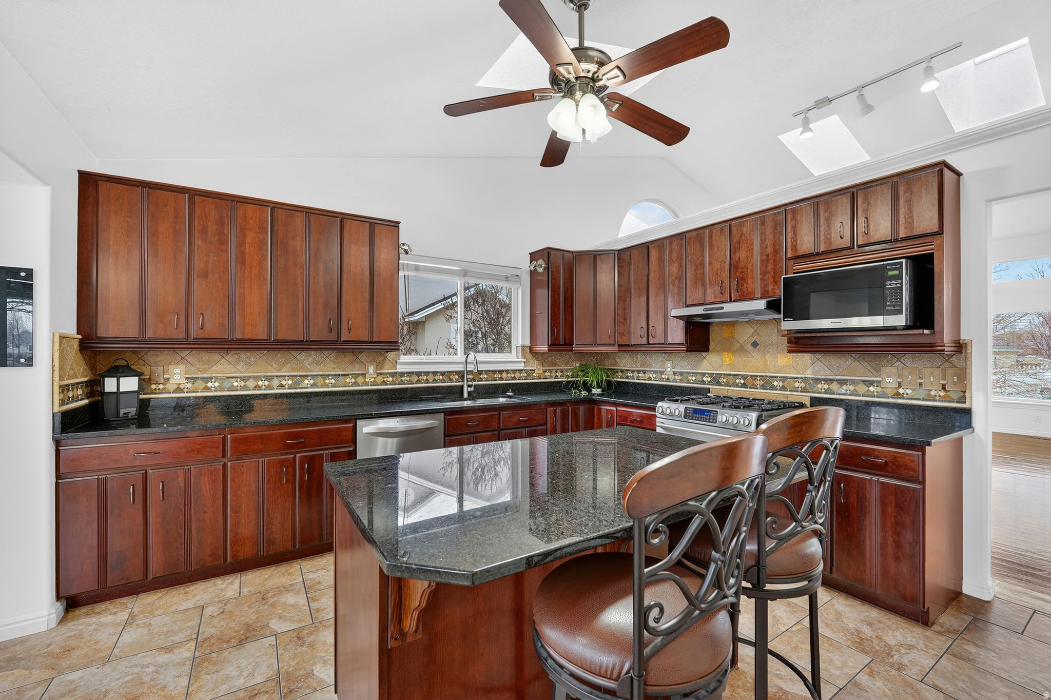 CAPTAINS ISLAND - Residential