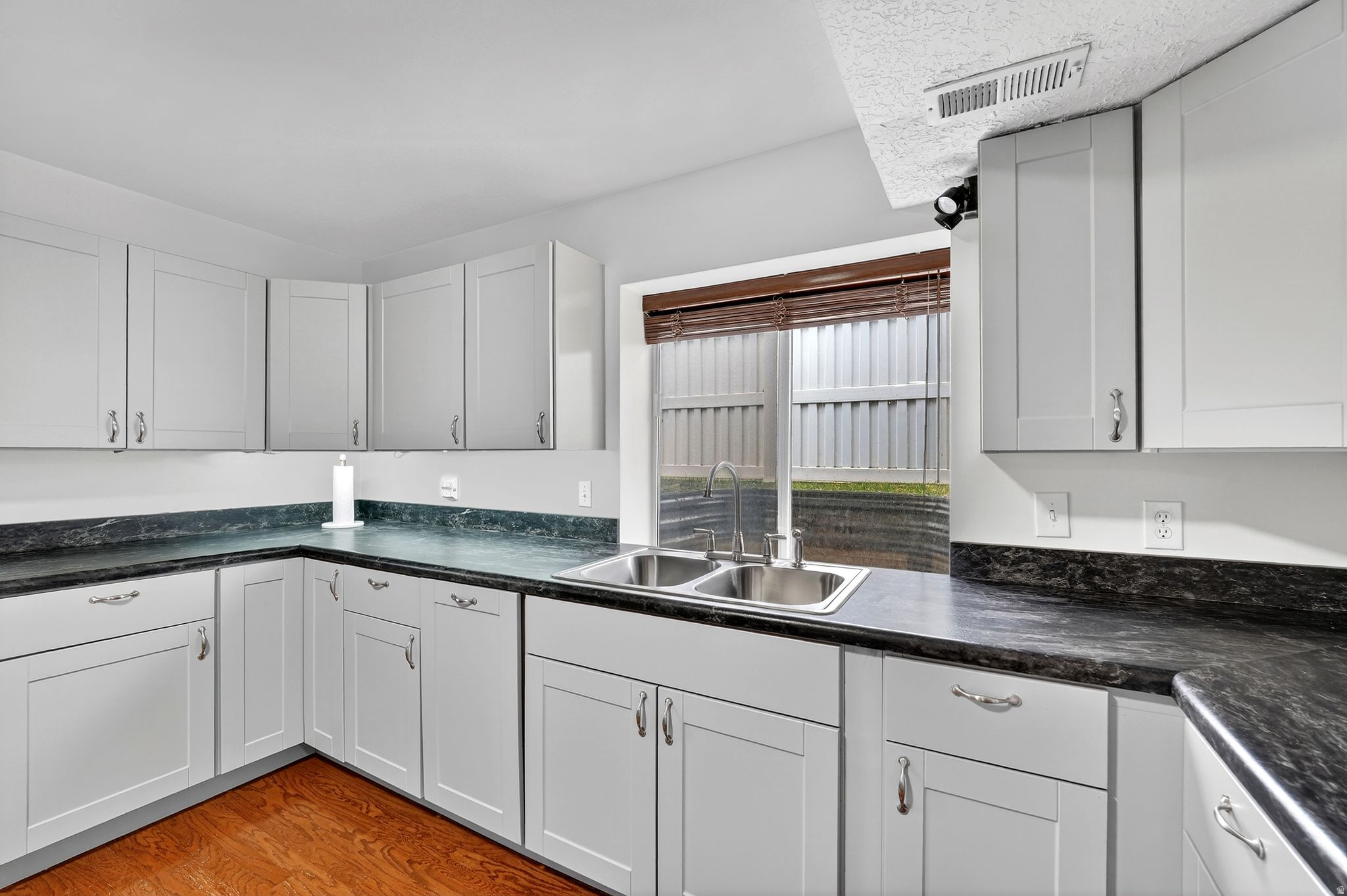 CAPTAINS ISLAND - Residential