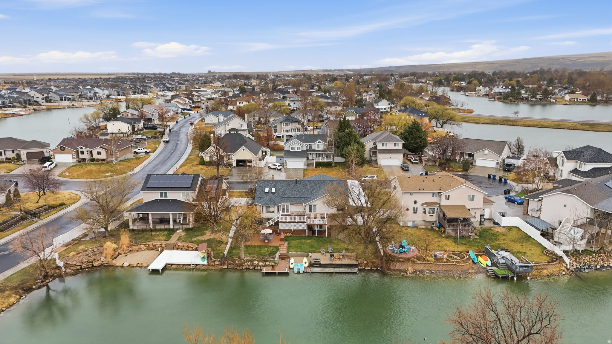 CAPTAINS ISLAND - Residential