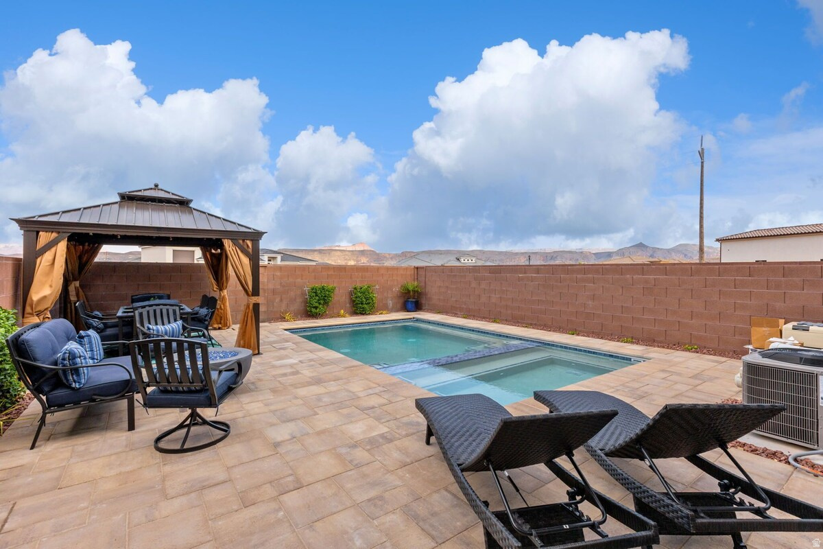 ZION VILLAGE TOWNHOMES - Residential