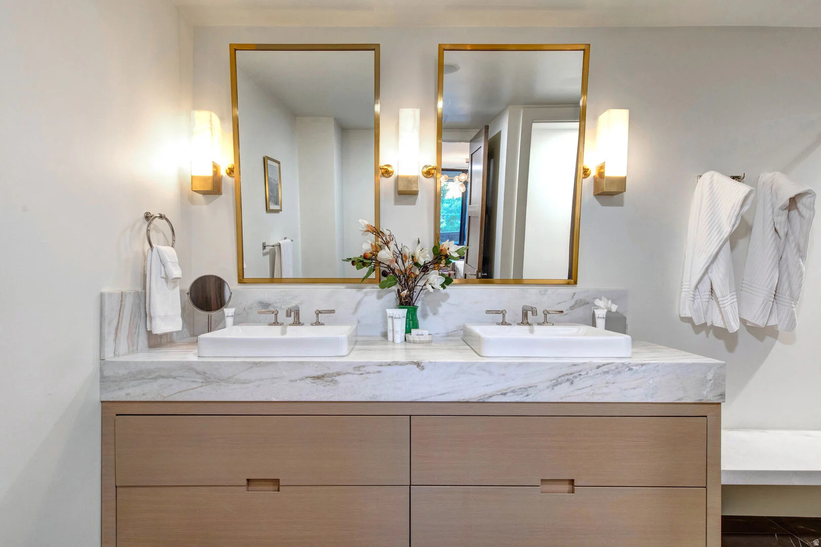 EMPIRE RESIDENCES - Residential