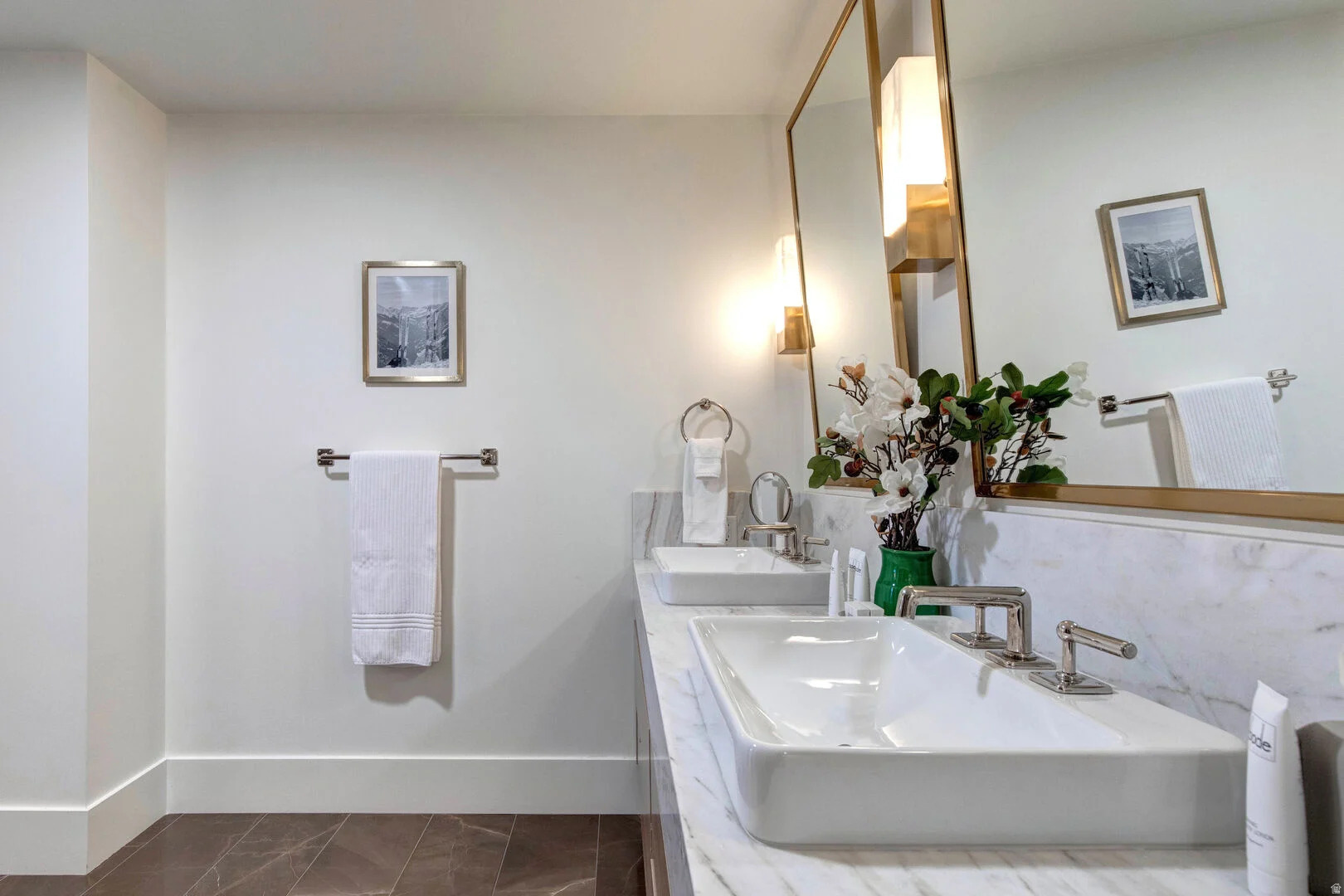 EMPIRE RESIDENCES - Residential