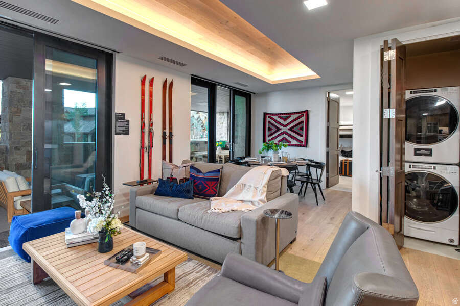 EMPIRE RESIDENCES - Residential