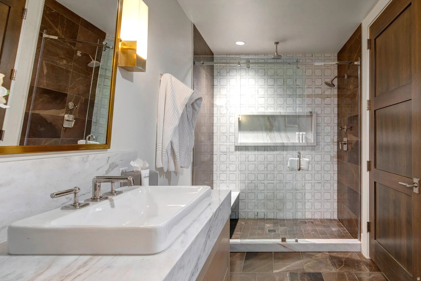 EMPIRE RESIDENCES - Residential