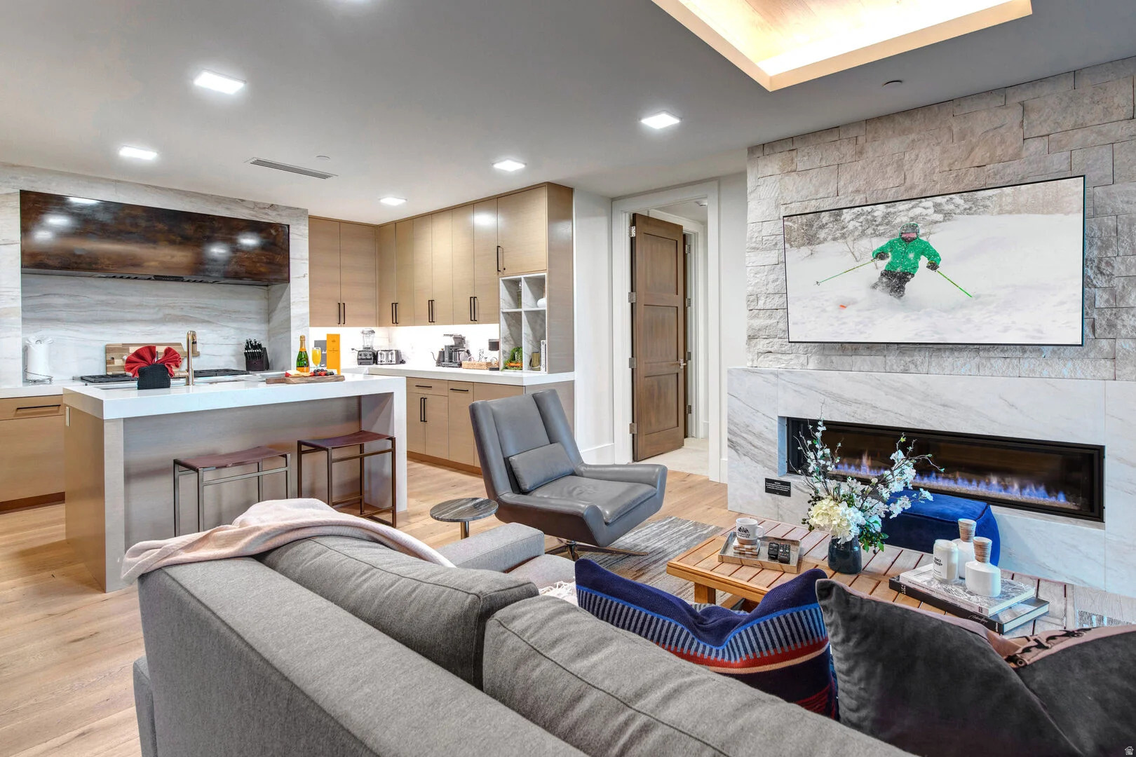 EMPIRE RESIDENCES - Residential