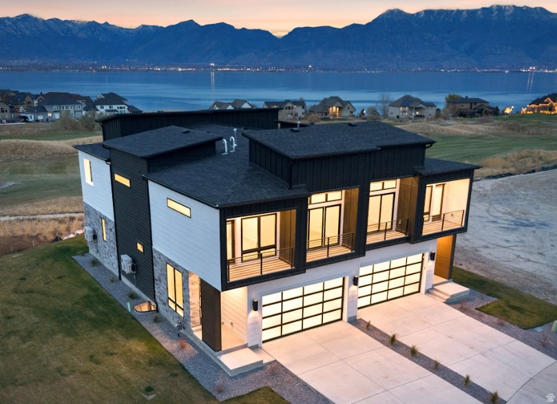 FAIRWAYS TOWNHOMES - Residential