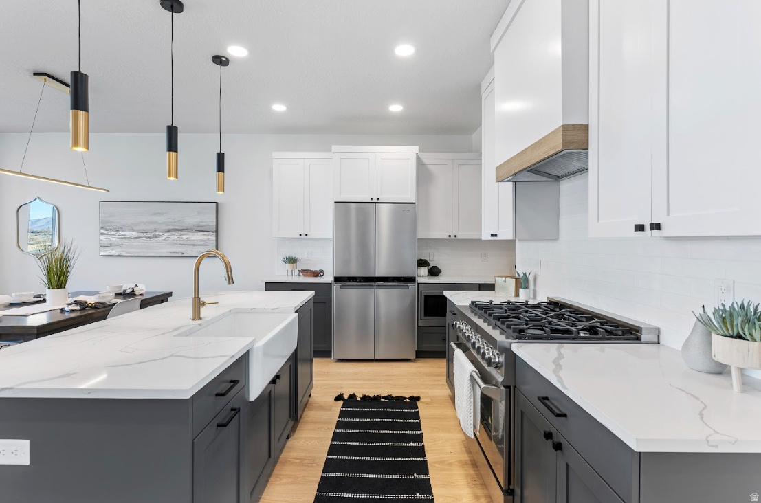 FAIRWAYS TOWNHOMES - Residential