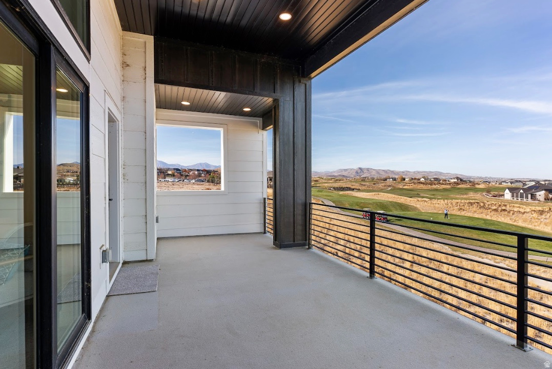 FAIRWAYS TOWNHOMES - Residential