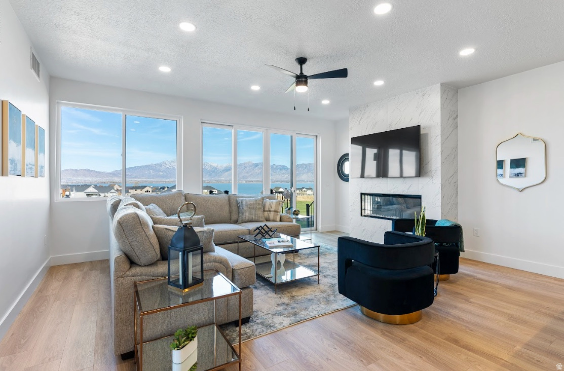 FAIRWAYS TOWNHOMES - Residential