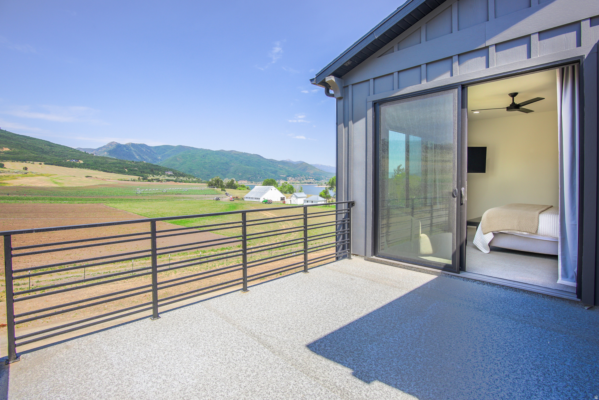 EDGEWATER BEACH RESORT - Residential