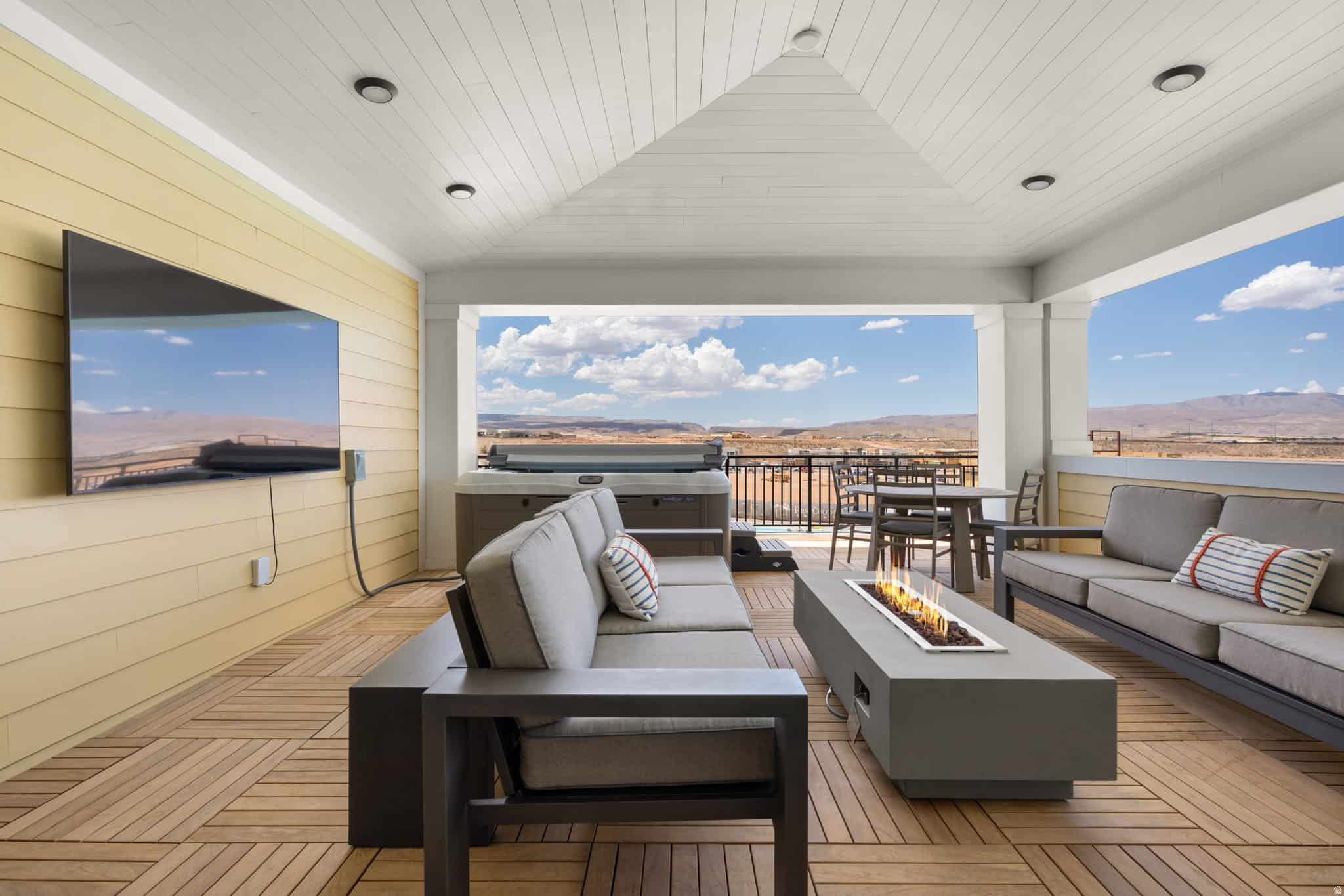 DESERT COLOR RESORT PH 2F - Residential