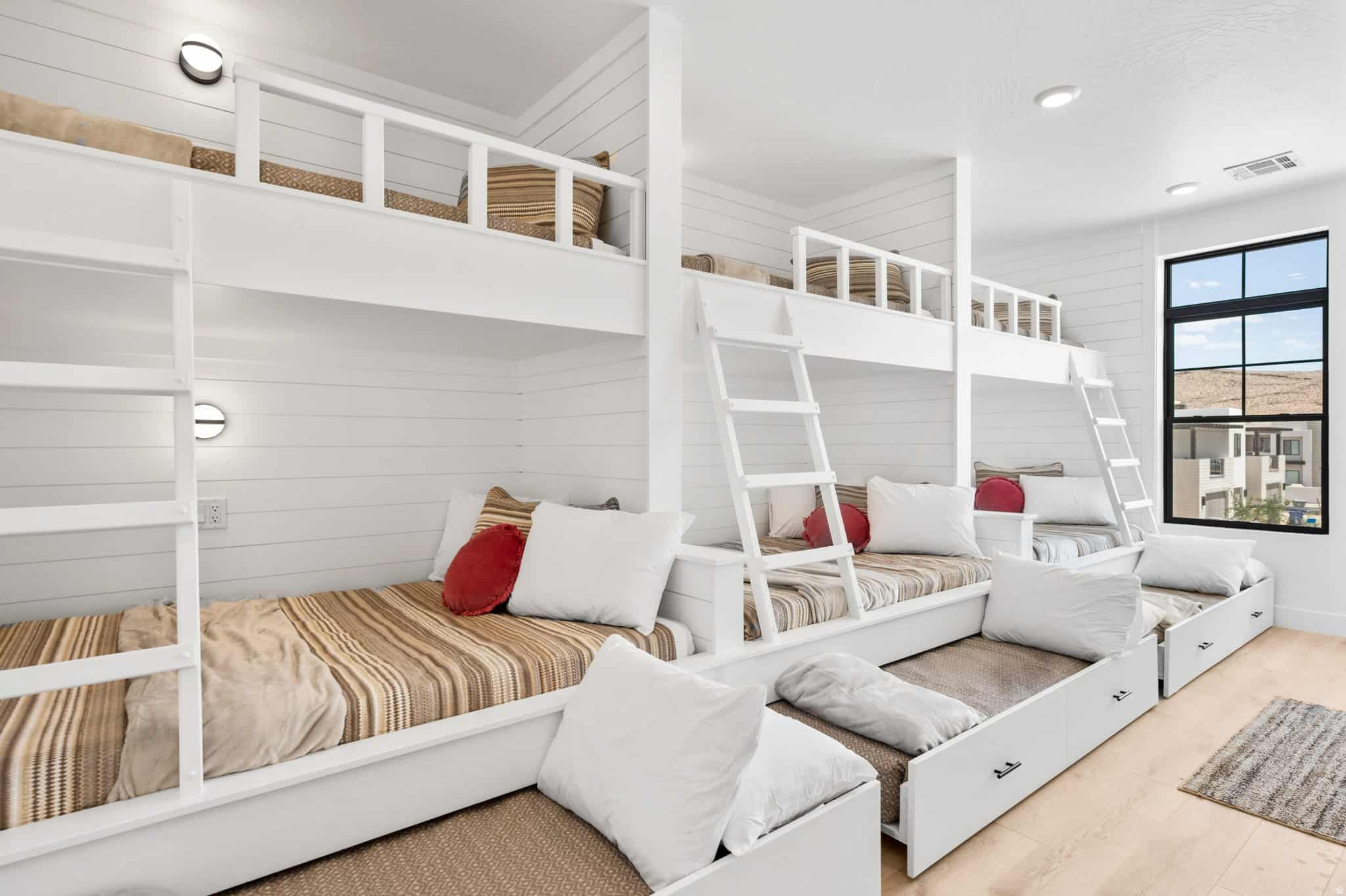 DESERT COLOR RESORT PH 2F - Residential