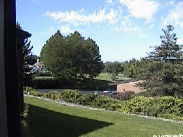 COUNTRY CLUB MANOR - Residential