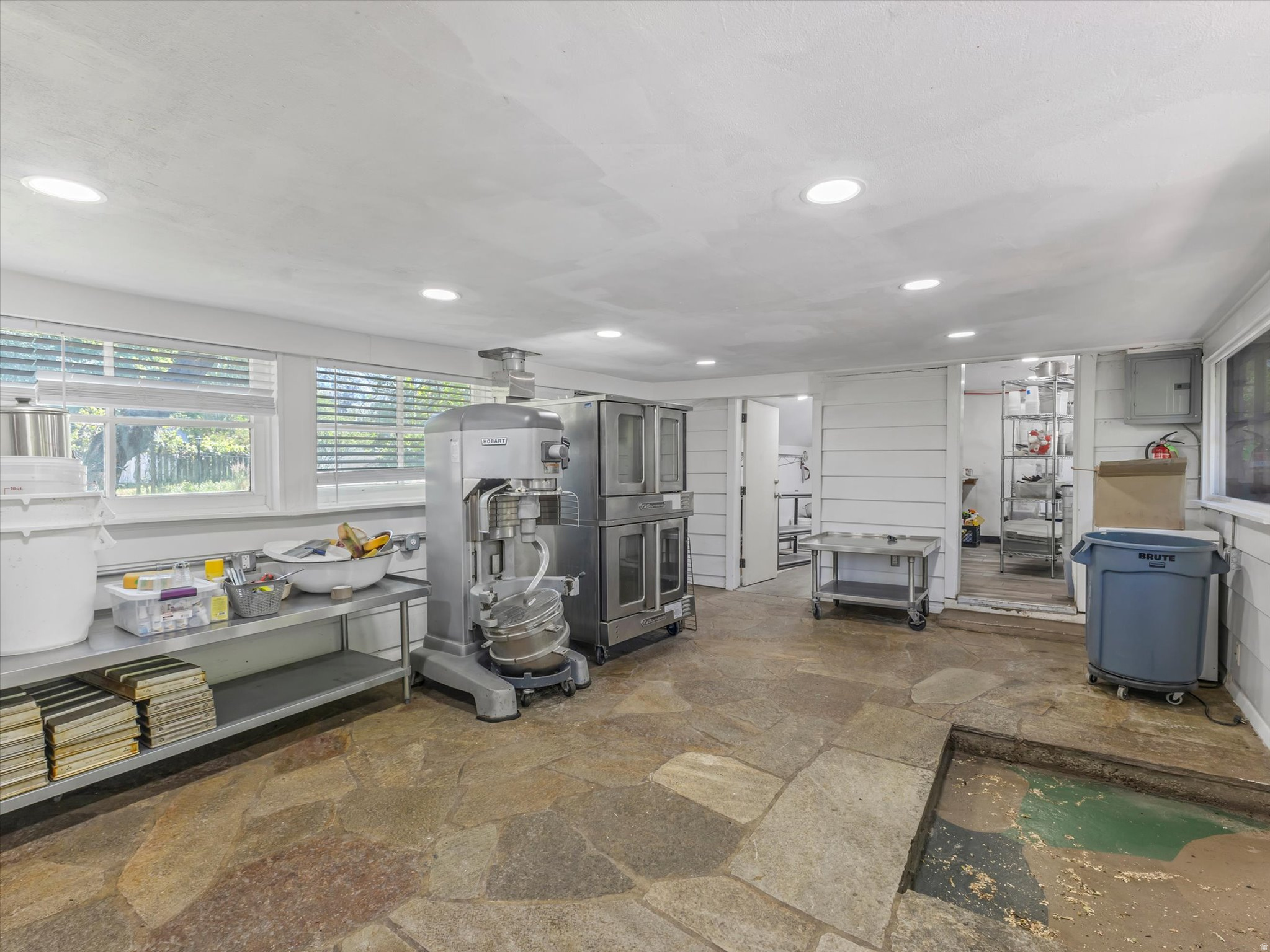 GREENWOOD - Commercial Sale