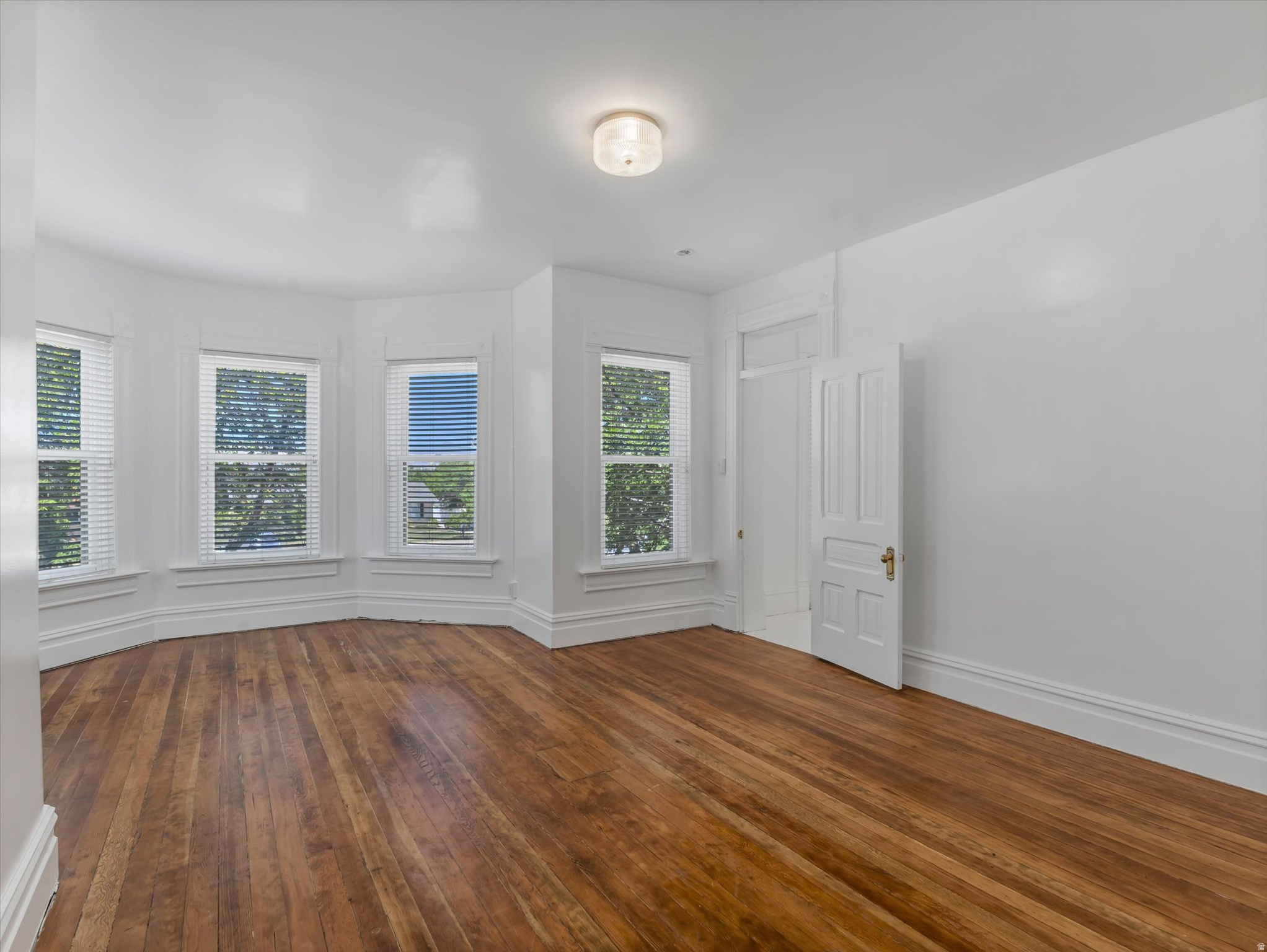 GREENWOOD - Commercial Sale