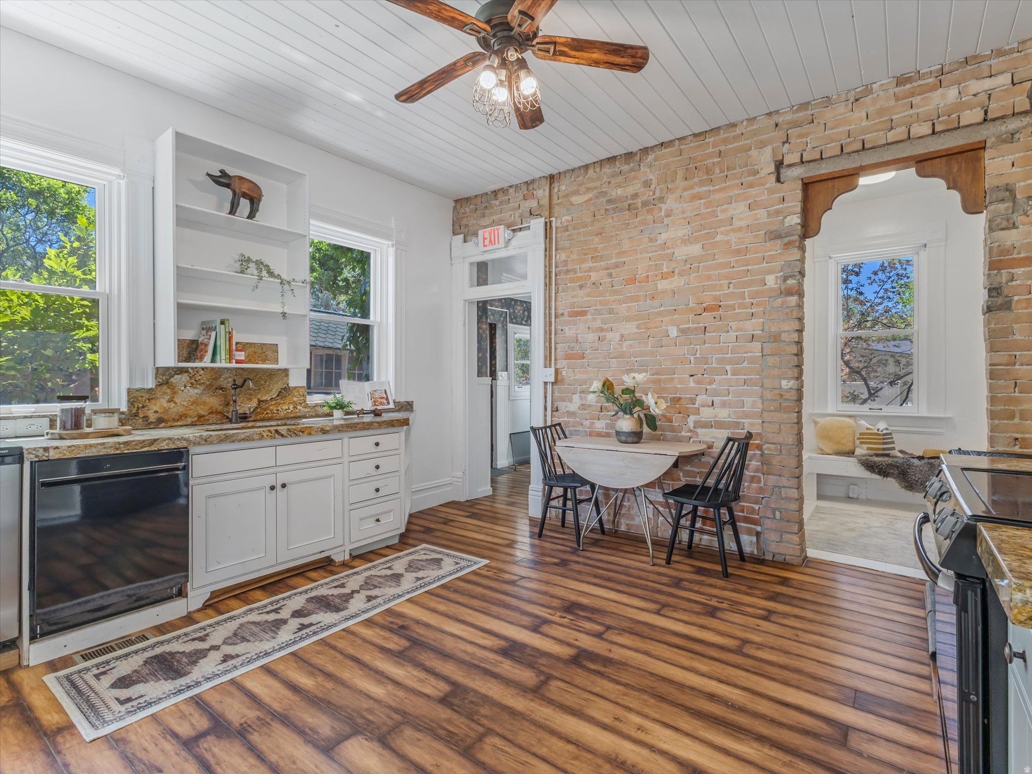 GREENWOOD - Commercial Sale