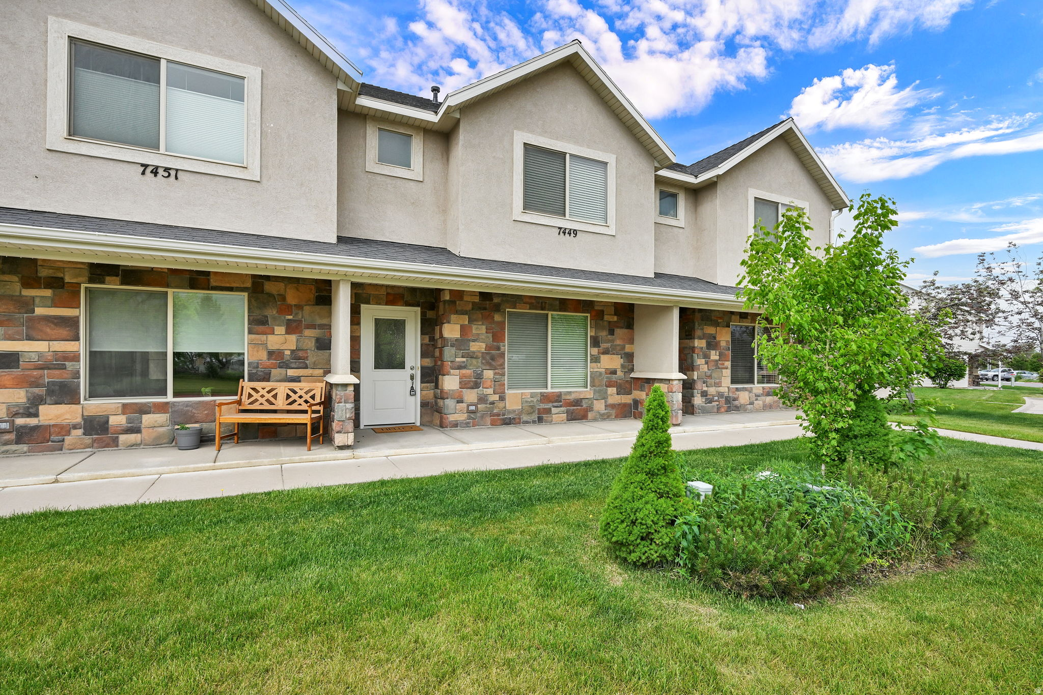 Spacious and open 3 bed 2.5 bath townhome in the center of South Weber.  Open concept kitchen/dining/living area with new carpet throughout.  Open grass area behind and in front of this unit.  Single car garage with 2nd open parking space.  Conveniently located close to Hwy 84 and Hwy 89 for all of your destinations.  Close to Weber State College, Hill Air Force Base and all of the commerce & businesses of Layton, Riverdale and Ogden.  Short drive through canyon and you are boating, fishing or skiing at Pineview Reservoir, Powder Mountain, Snow Basin or Nordic Valley.  You can't beat this location.  Call today for your private showing.