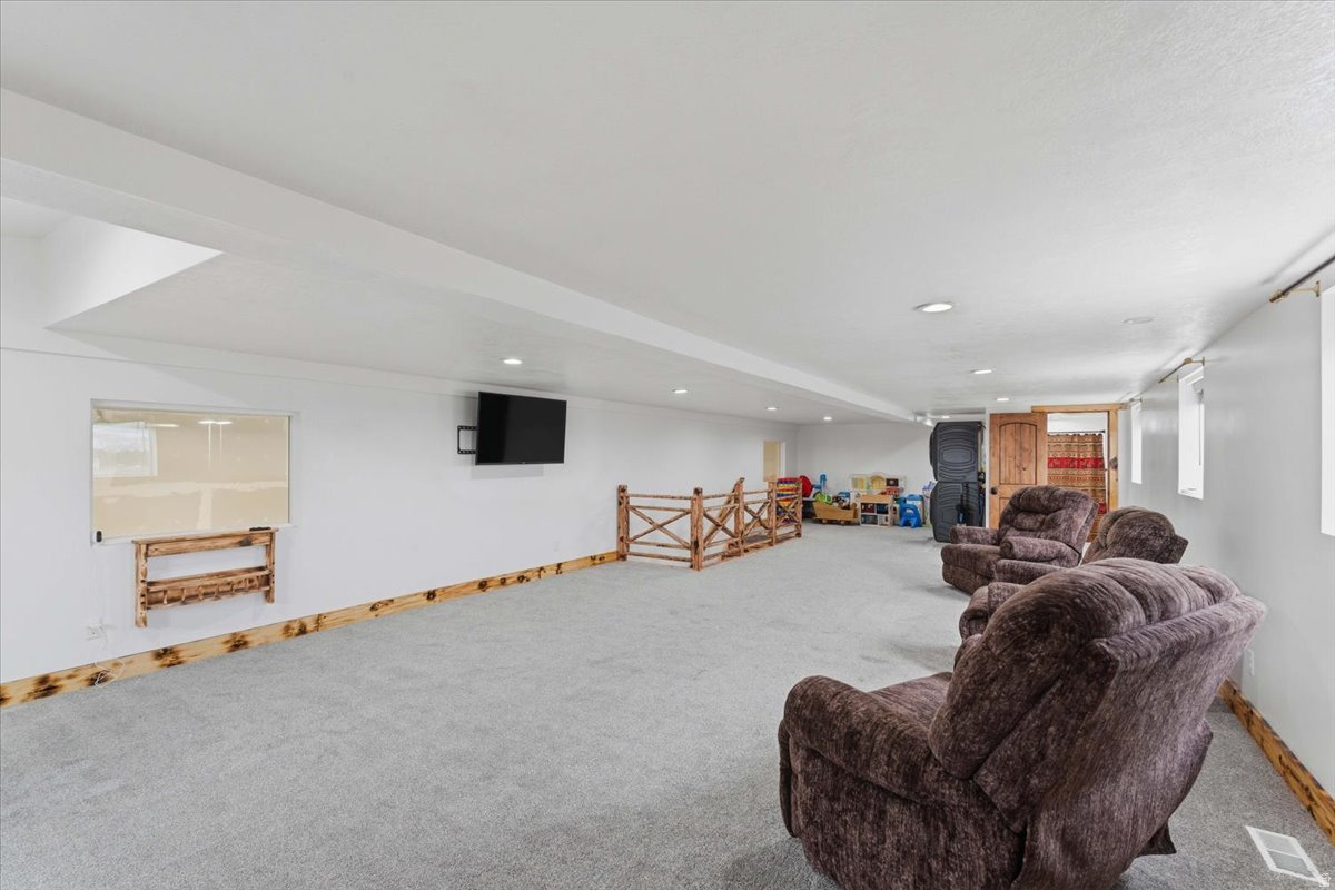 BRODIE CALDER - Residential