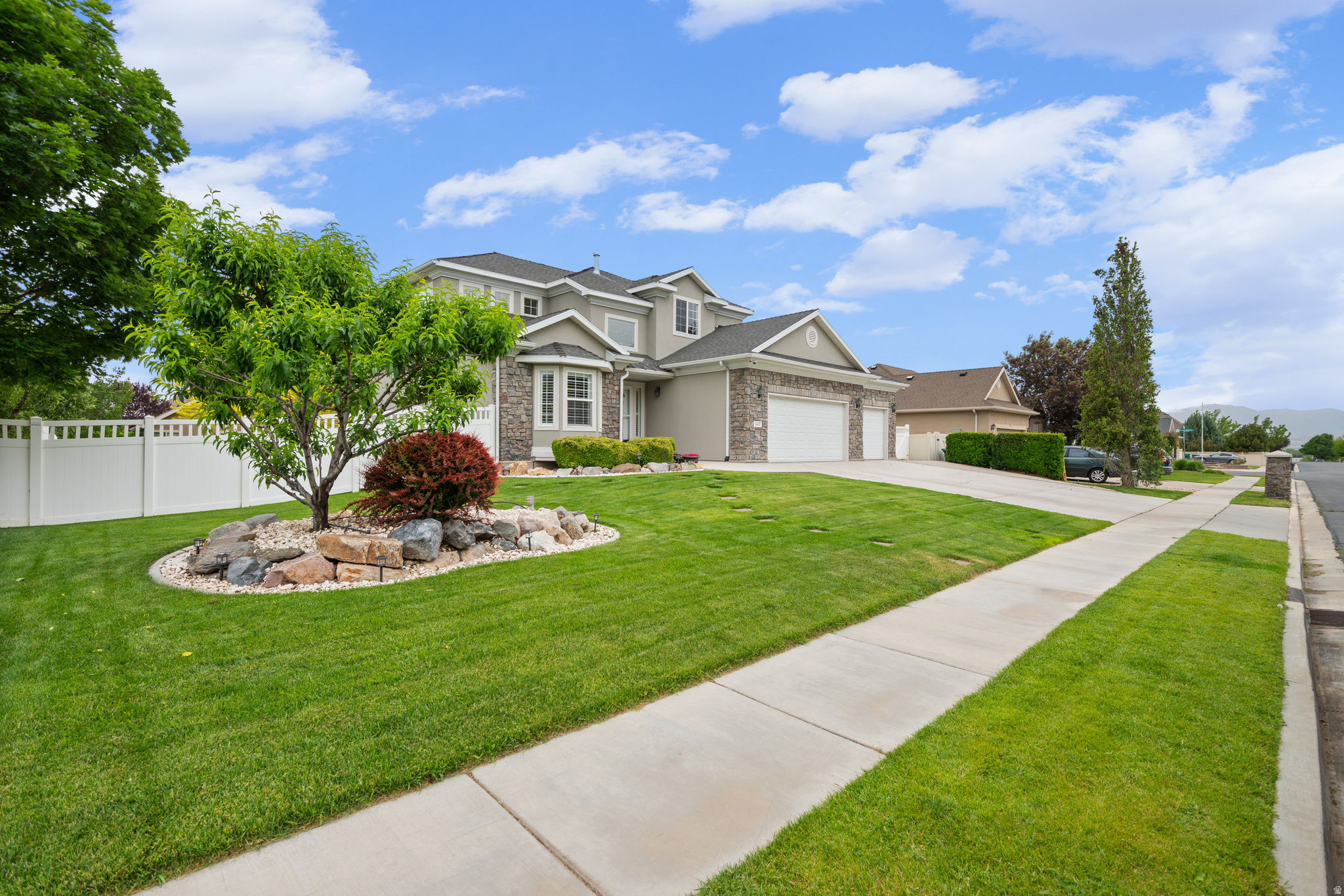 HUNTERS GROVE - Residential