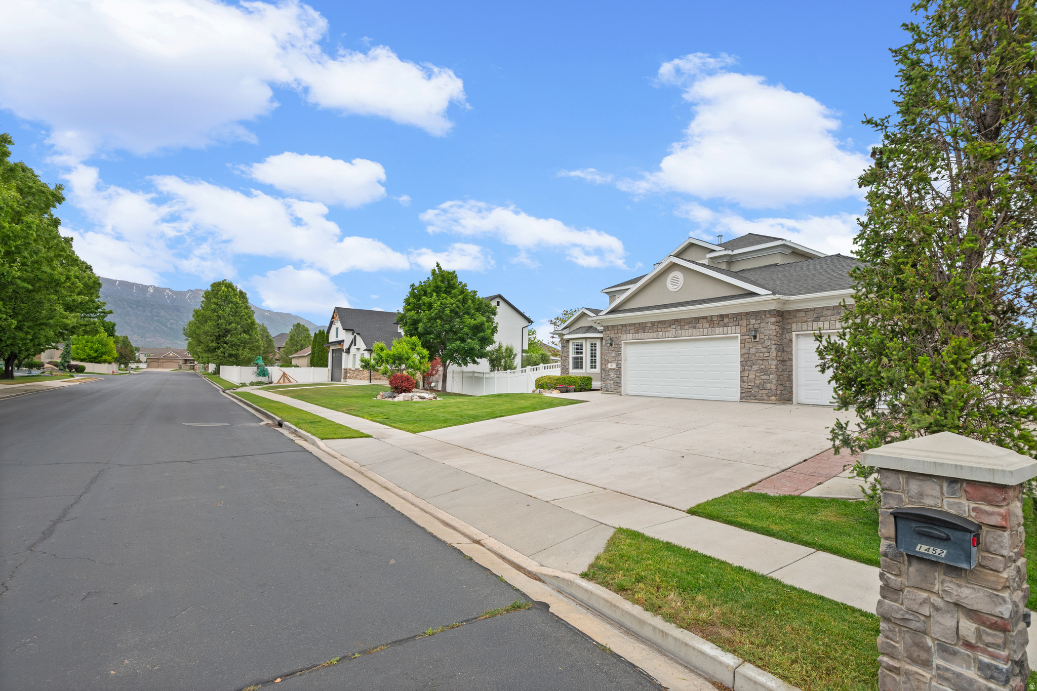HUNTERS GROVE - Residential