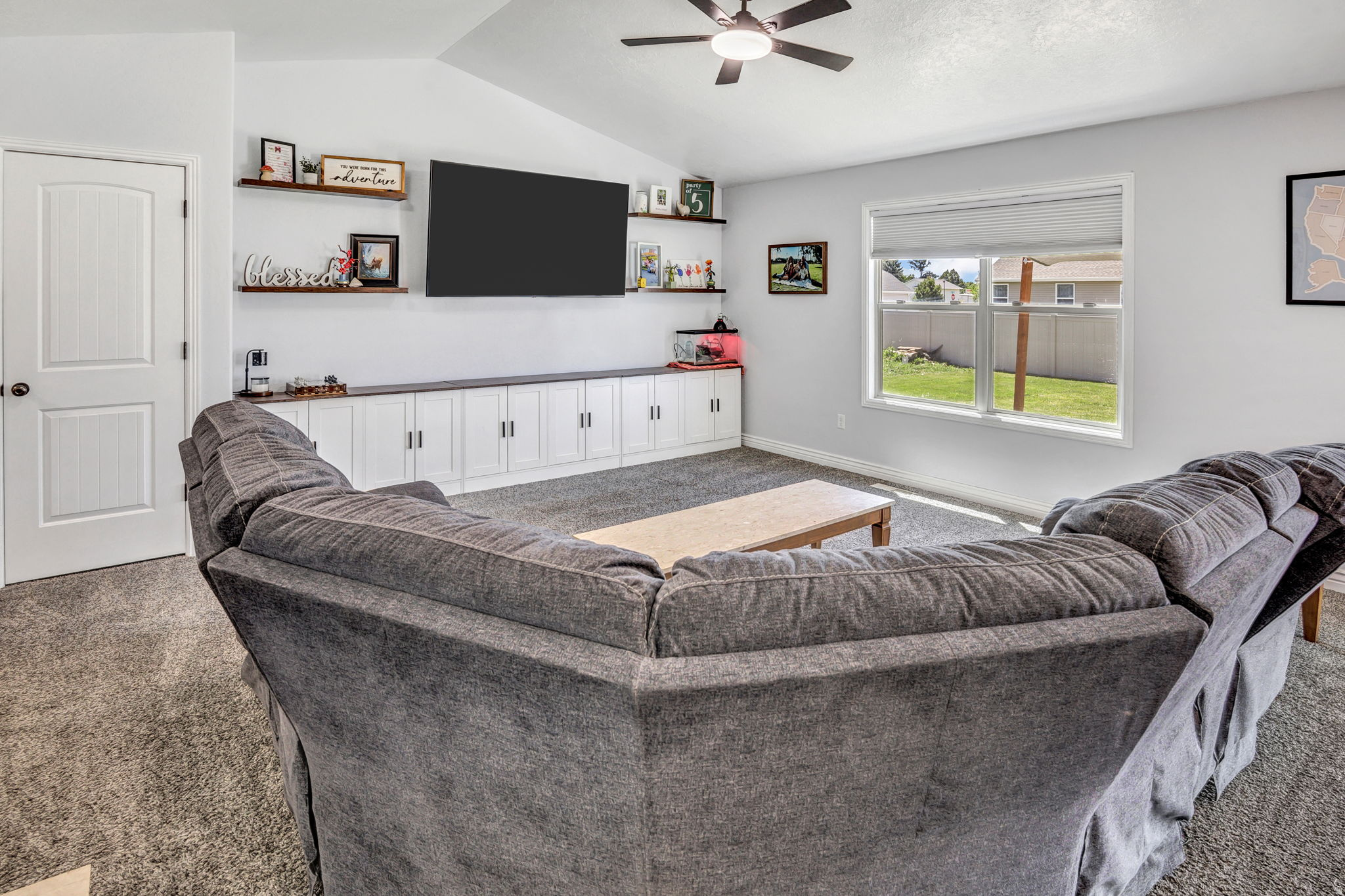 CHATEAU RIVER PH2 - Residential
