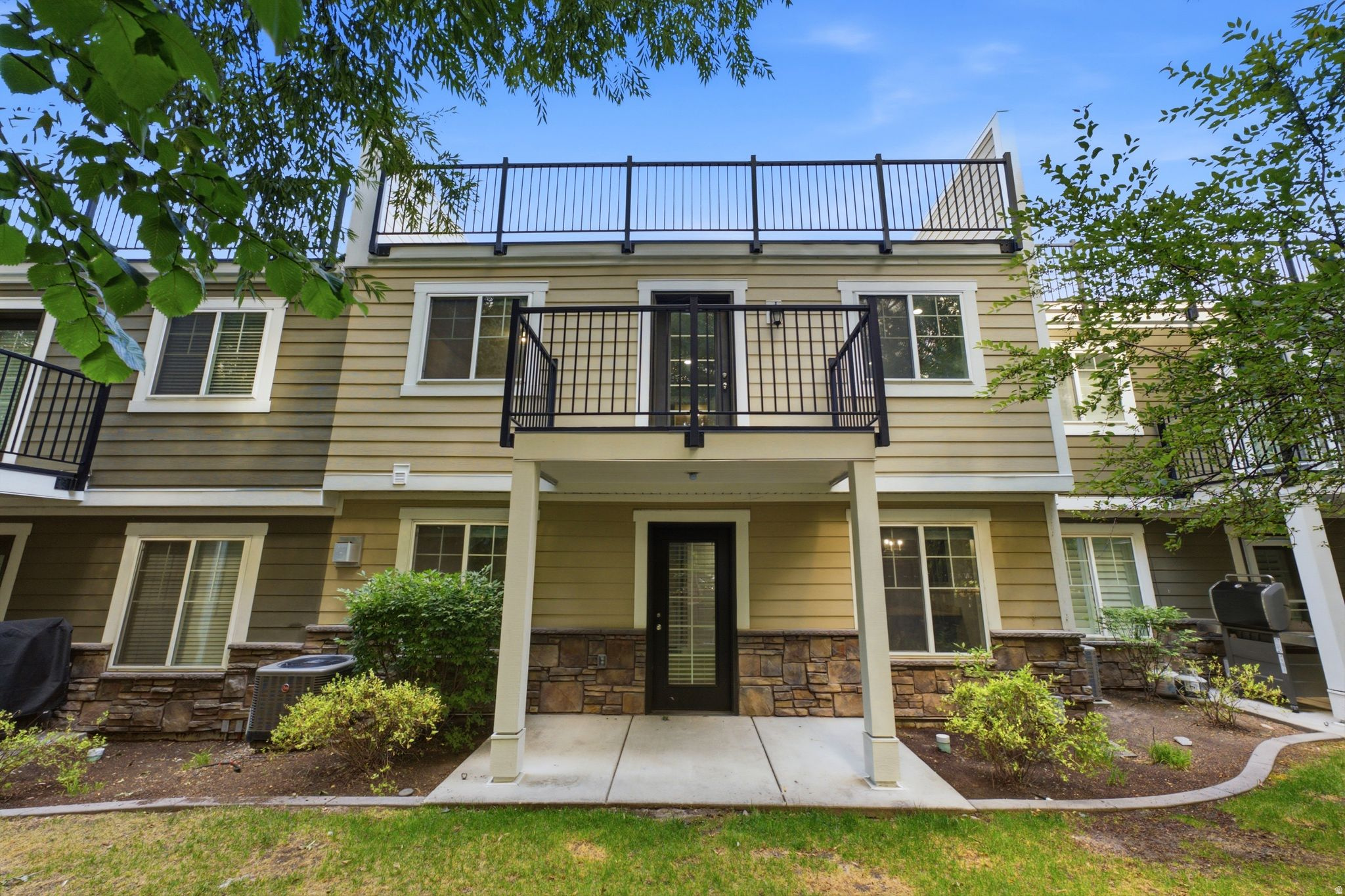 RIVERCROSSING - Residential