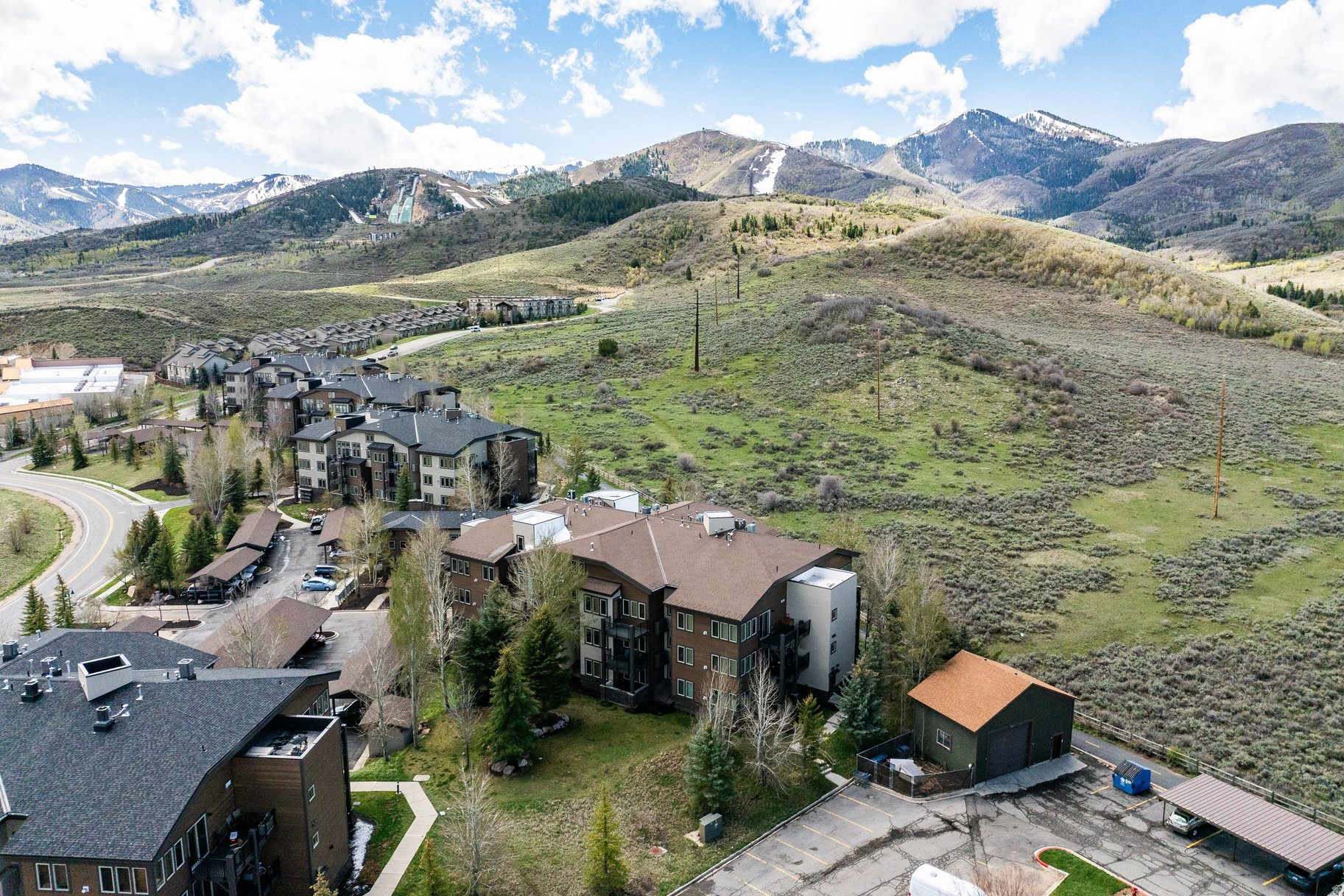 CRESTVIEW CONDOMINIUM PHASE 1 - Residential
