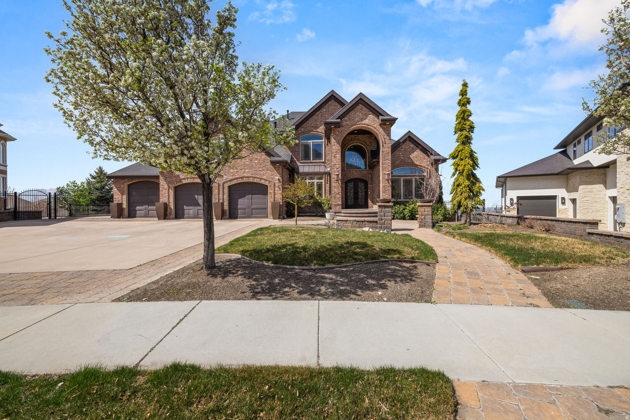 CORNER CANYON VISTA - Residential