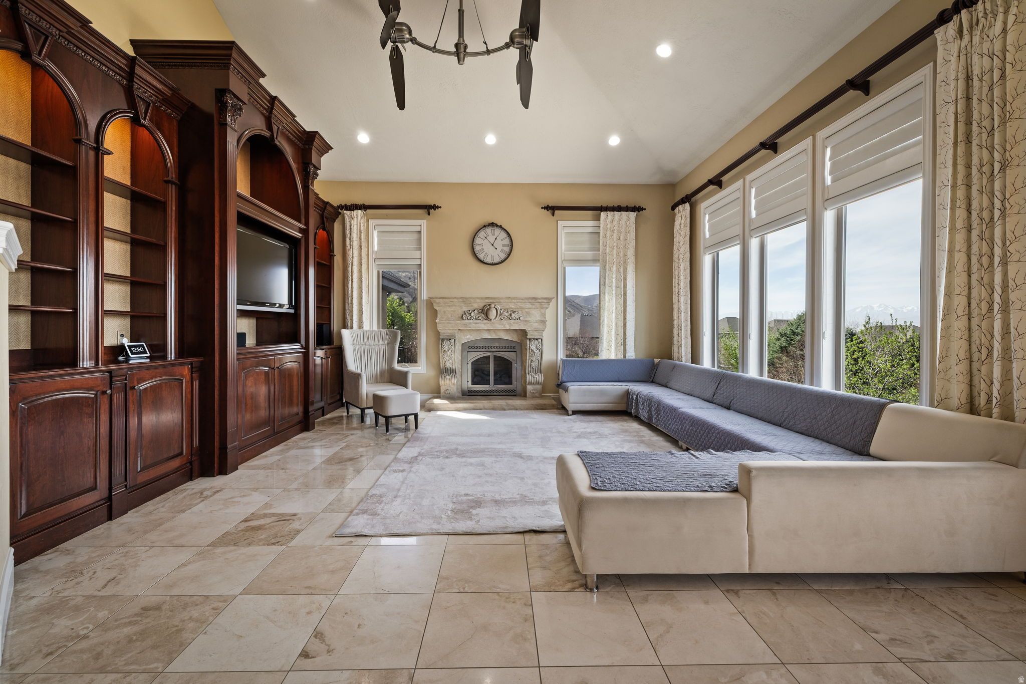 CORNER CANYON VISTA - Residential