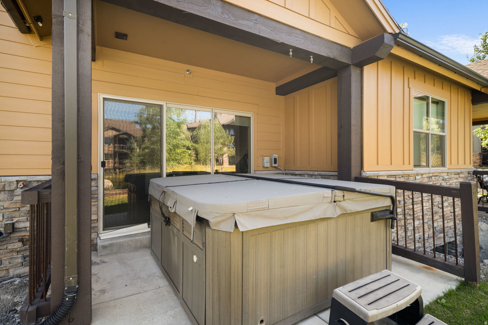 BLACK ROCK RIDGE - Residential