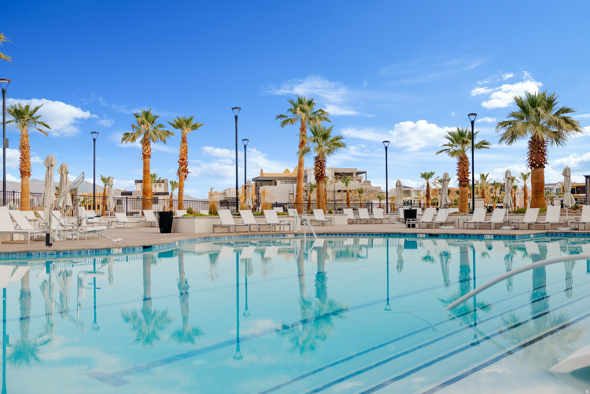 DESERT COLOR SKYLINE COMDOMINIUM PLAT - Residential