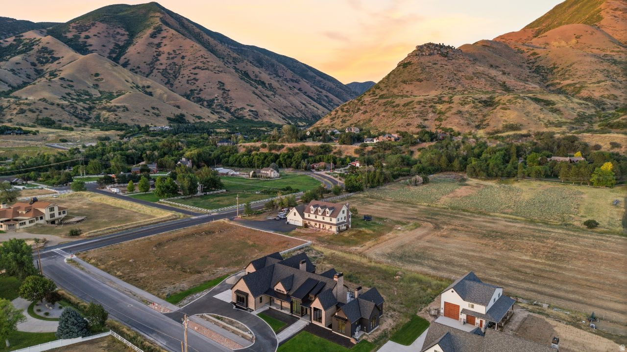 WREN MEADOWS - Residential