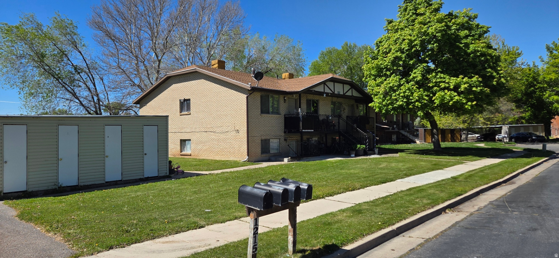 Adding to your portfolio has never been easier. This building has fantastic potential alongside its neighbor, 1187 W. 4700 S. (2154386). If you're considering an owner-occupied beginner portfolio, this would apply as well!