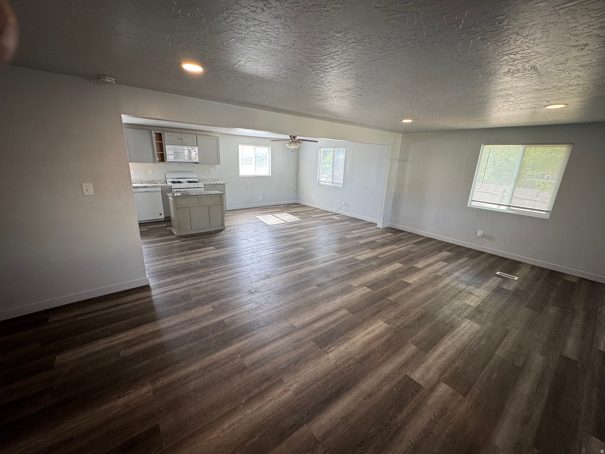 MOUNTAIN VIEW ESTATE - Residential