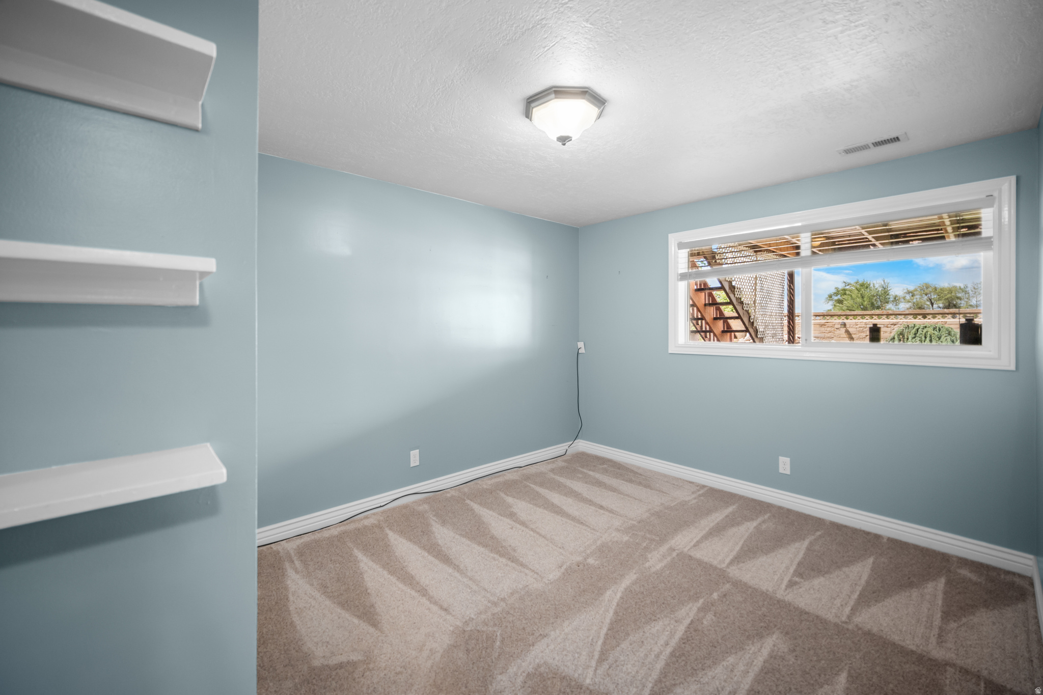 LAZY BAR - Residential