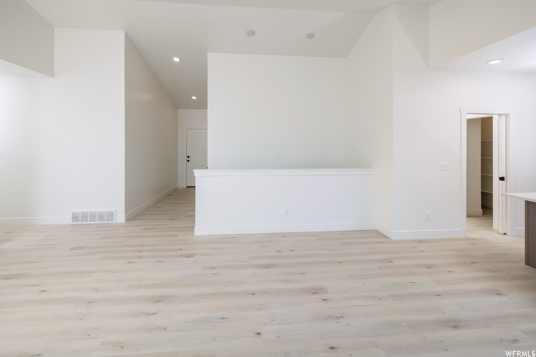 SMILING H - Residential