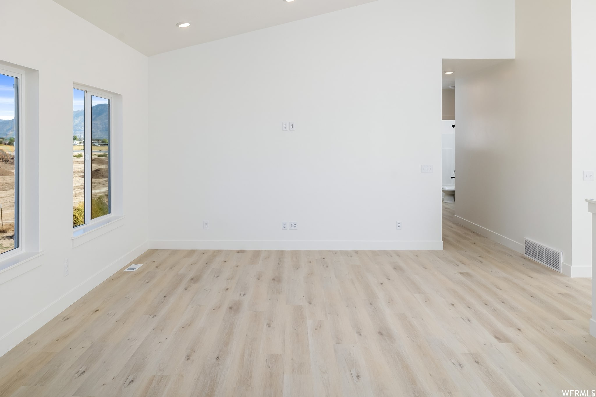 SMILING H - Residential