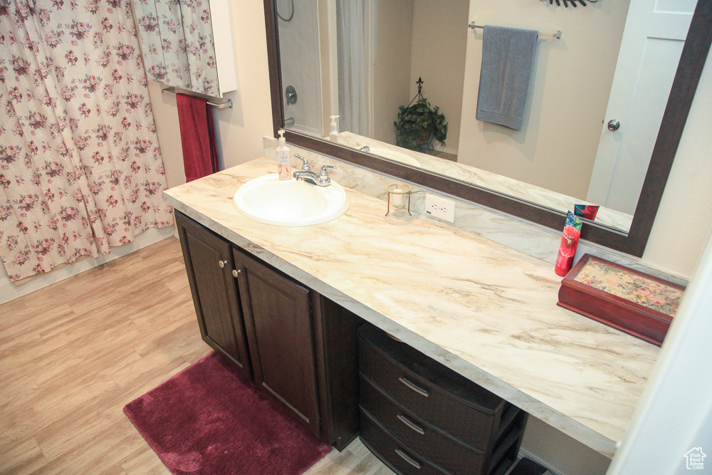 PALATIAL LIVING - Residential