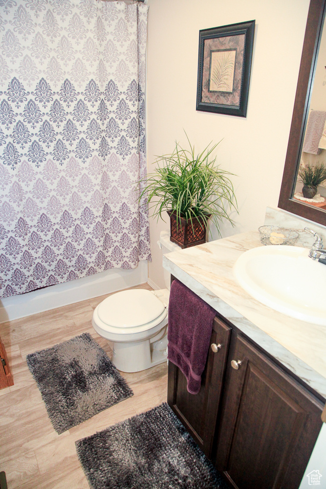 PALATIAL LIVING - Residential