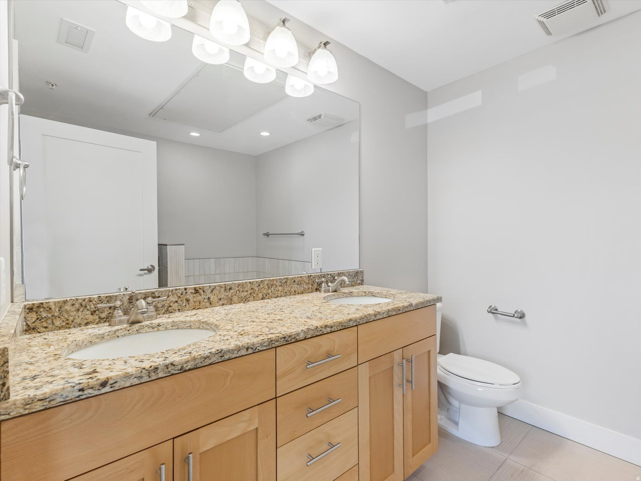 URBANA ON 11TH - Residential