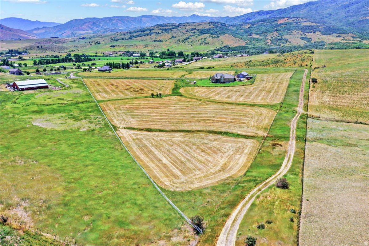 HARDSCRABBLE ESTATES - Residential