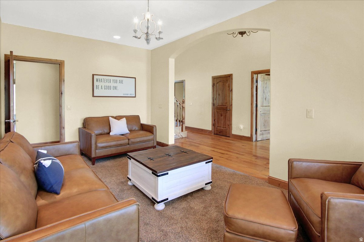 HARDSCRABBLE ESTATES - Residential