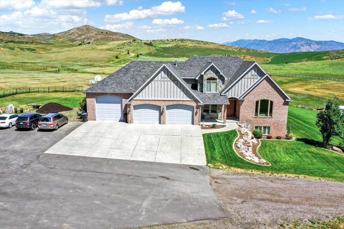 HARDSCRABBLE ESTATES - Residential
