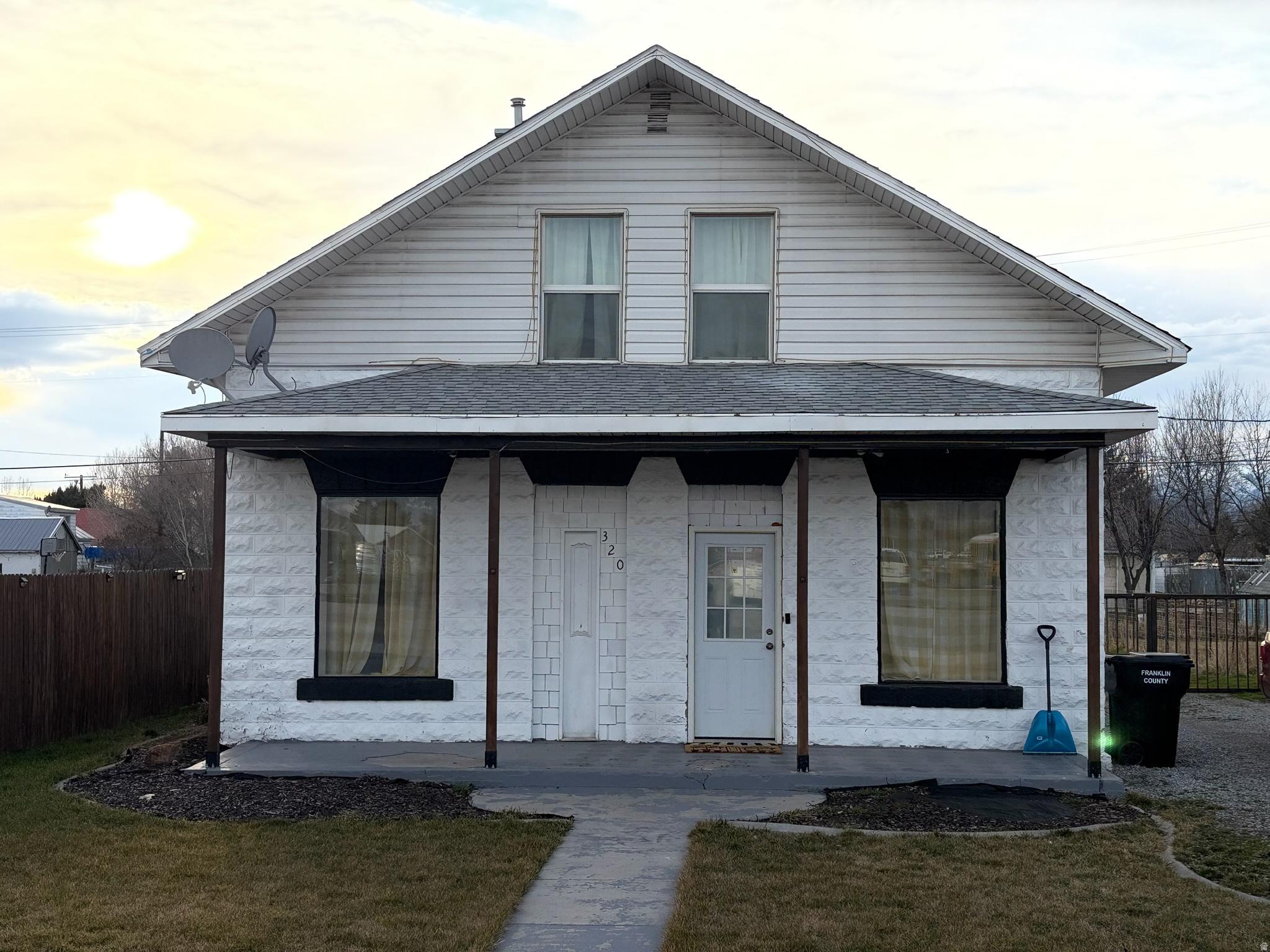 Hard-to-find 5 bed, 1.75 bath home in Preston on a large lot with animal rights. Updated with granite countertops and other remodeling upgrades. Includes a 3-car garage/shop (approx.  30'x40') with plenty of space for horses, RVs, and recreational toys. Walking distance to shopping. Schedule your showing today!