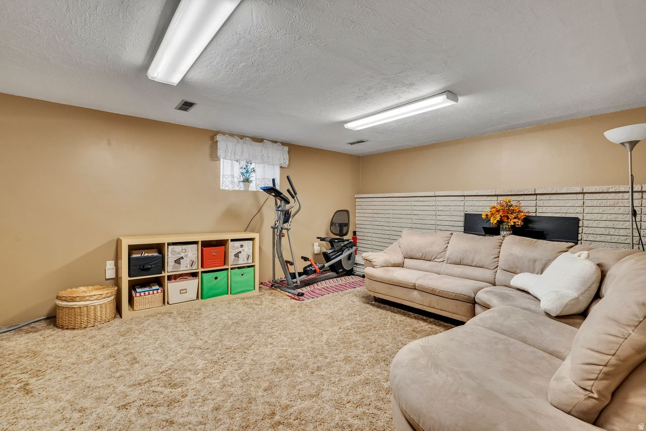 FAIRLANE HEIGHTS - Residential