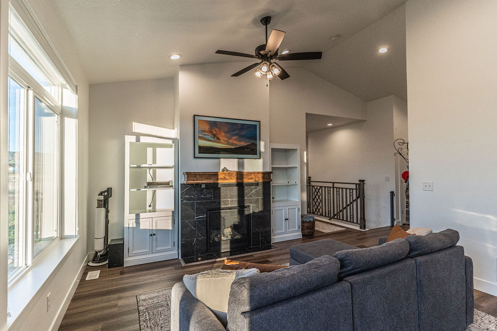 PLYMOUTH ACRES - Residential