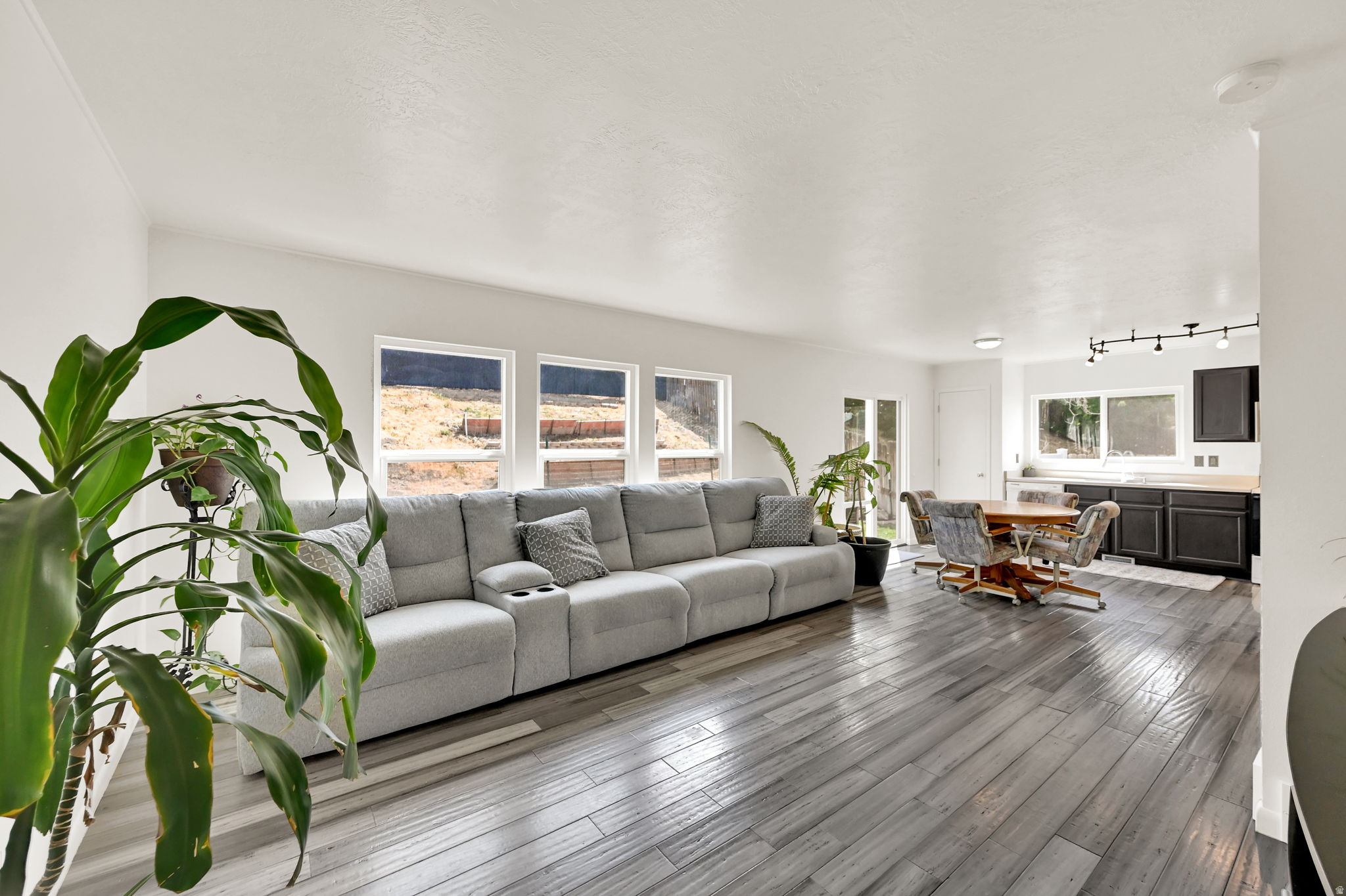OQUIRRH MEADOWS - Residential