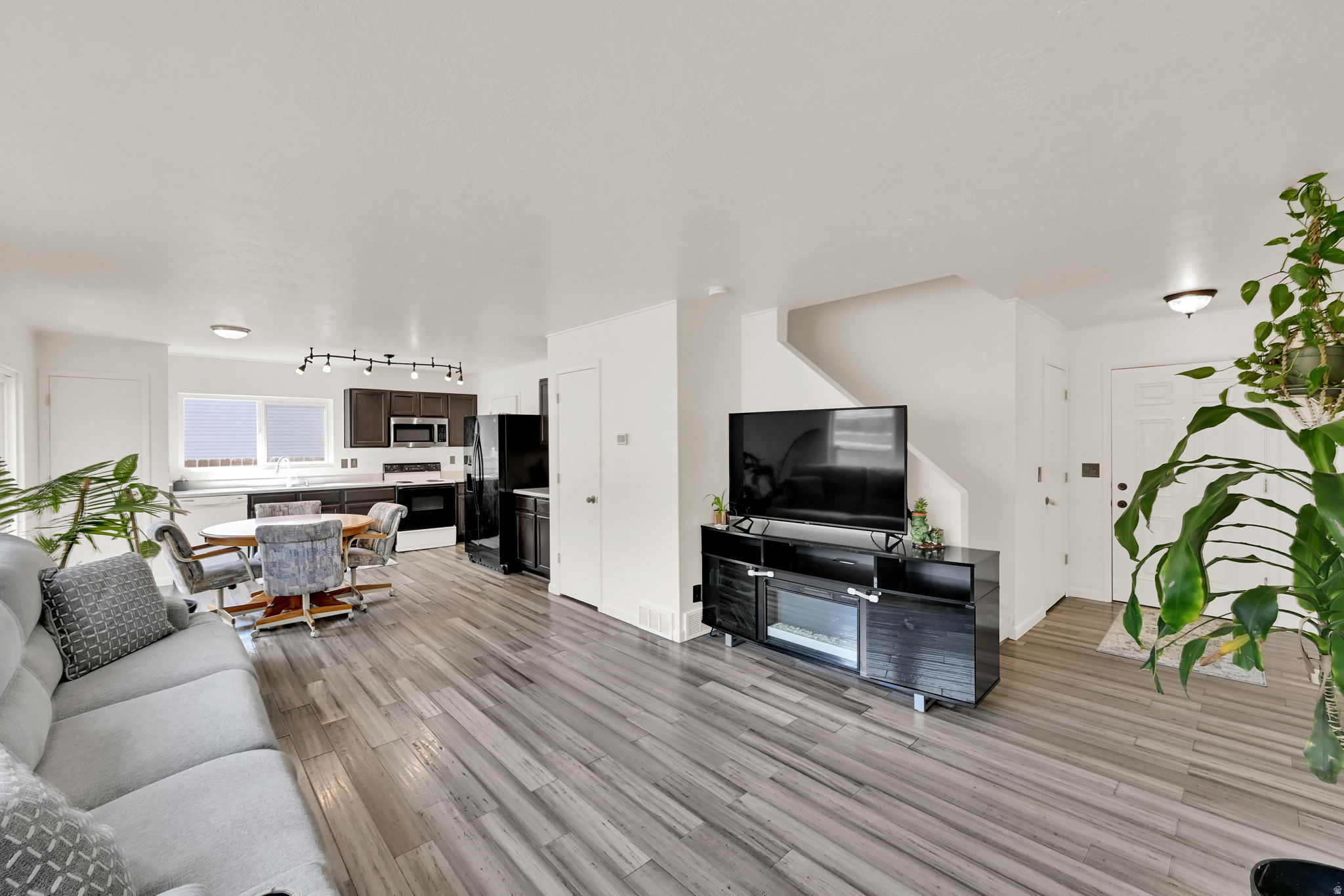 OQUIRRH MEADOWS - Residential